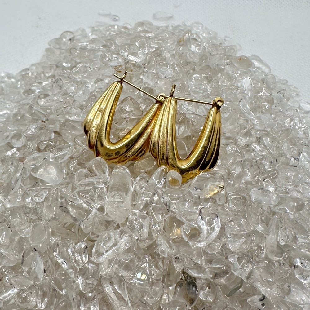 VINTAGE 14k Gold Hoop Earrings